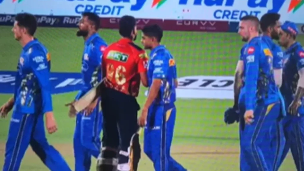 Hardik Pandya refuses handshake with Shreyas Iyer after Punjab rip off Mumbai